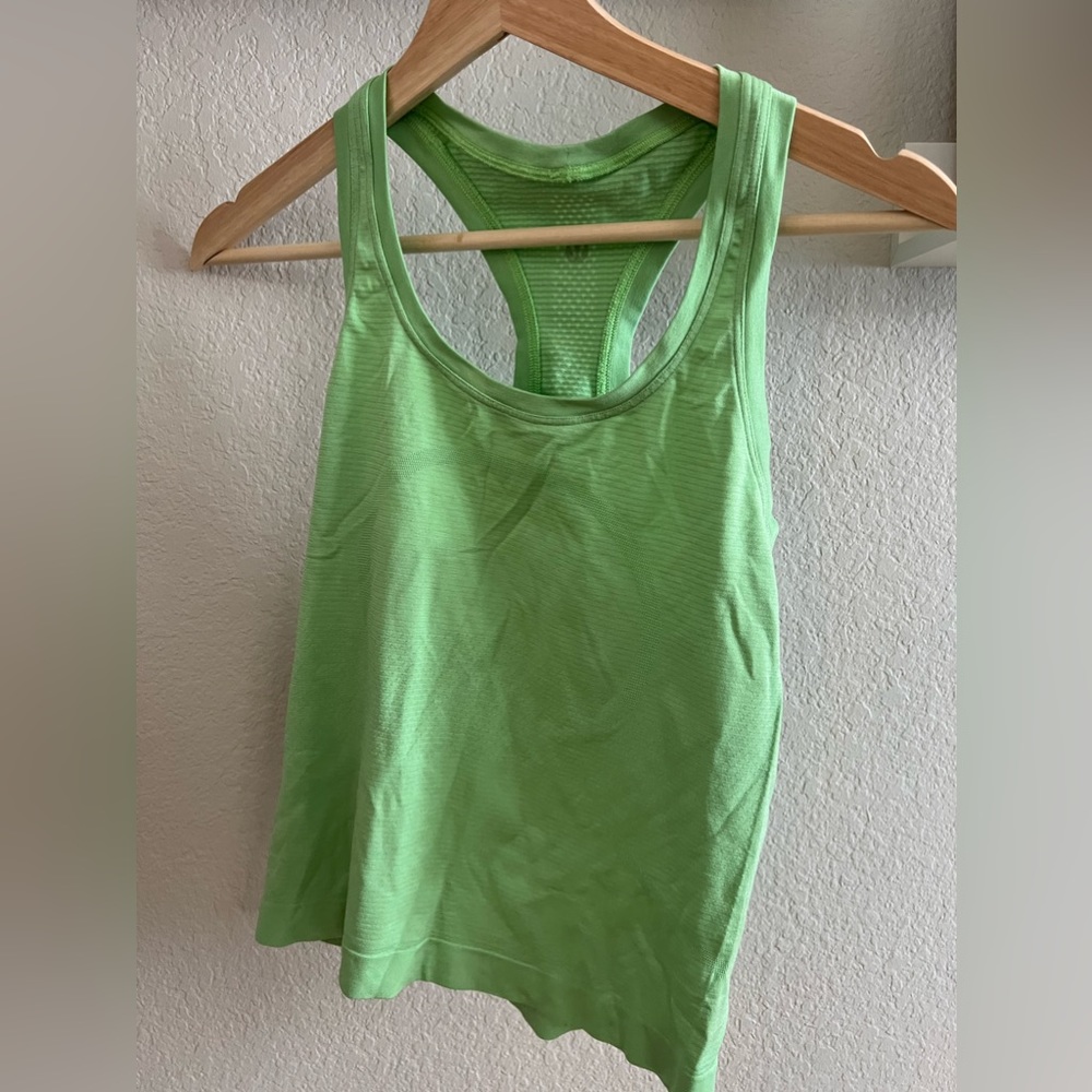 SWIFTLY TECH RACERBACK TANK TOP 2.0 RACE LENGTH (GREEN LIGHT/SCREAM GREEN LIGHT)